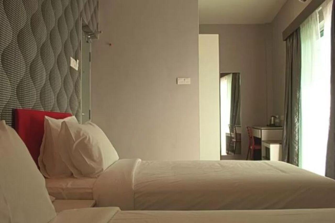 Hotel Cenang Plaza Beach 2*