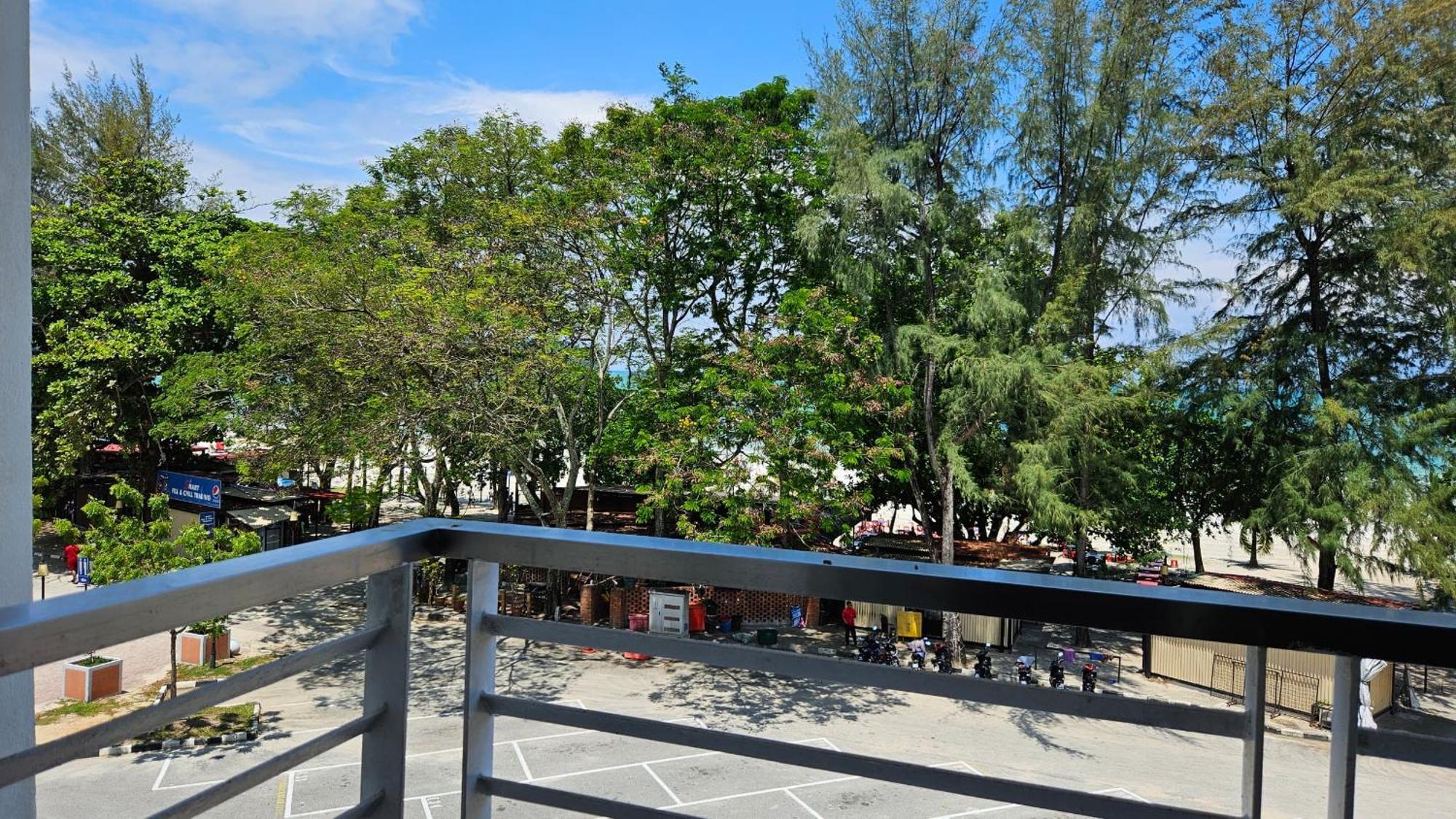 Cenang Plaza Beach Hotel 2*