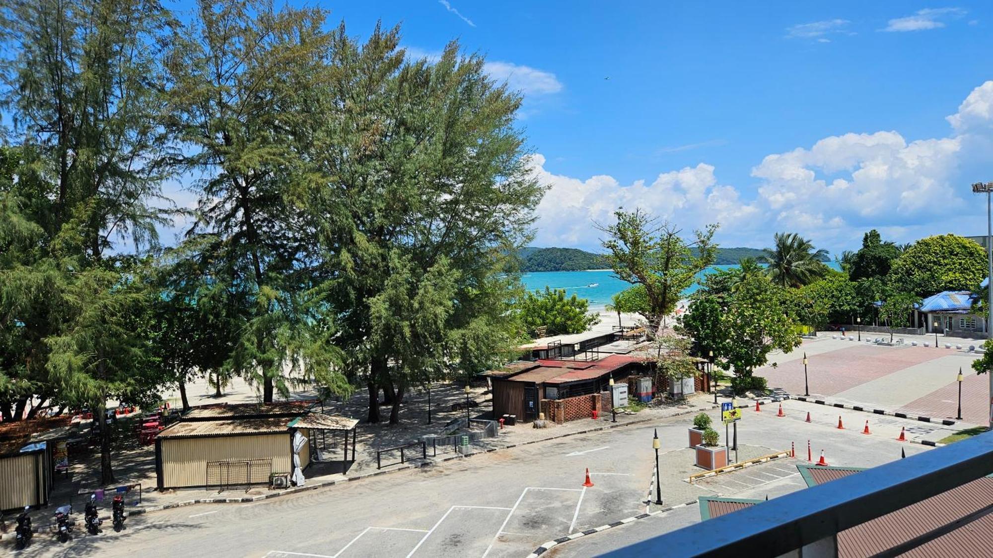 Hotel Cenang Plaza Beach 2*