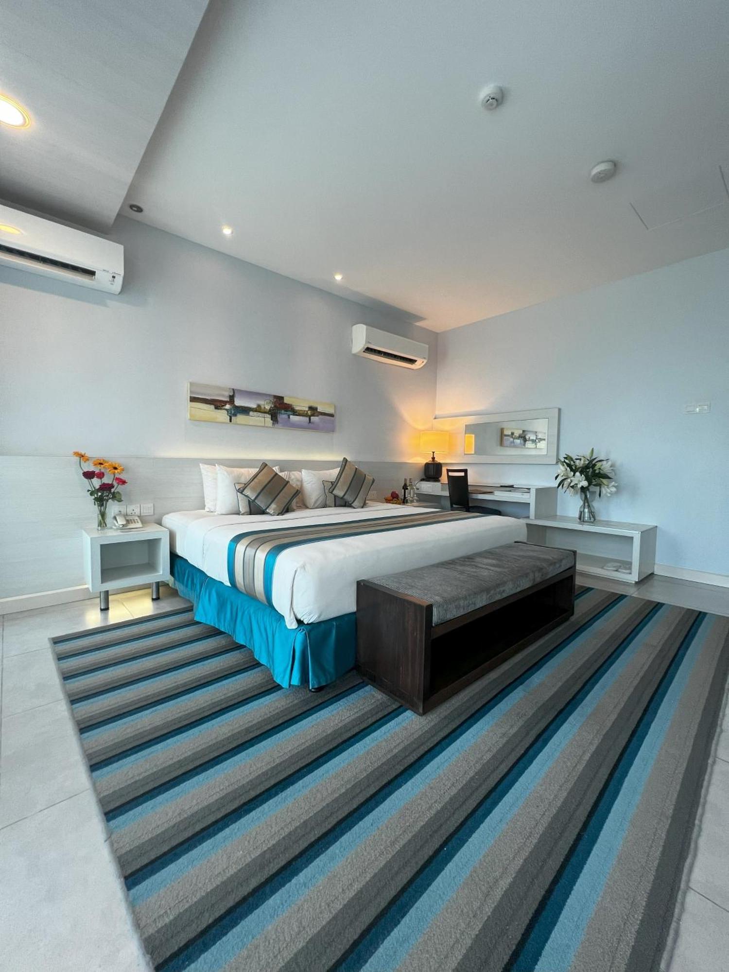Cenang Plaza Beach Hotel