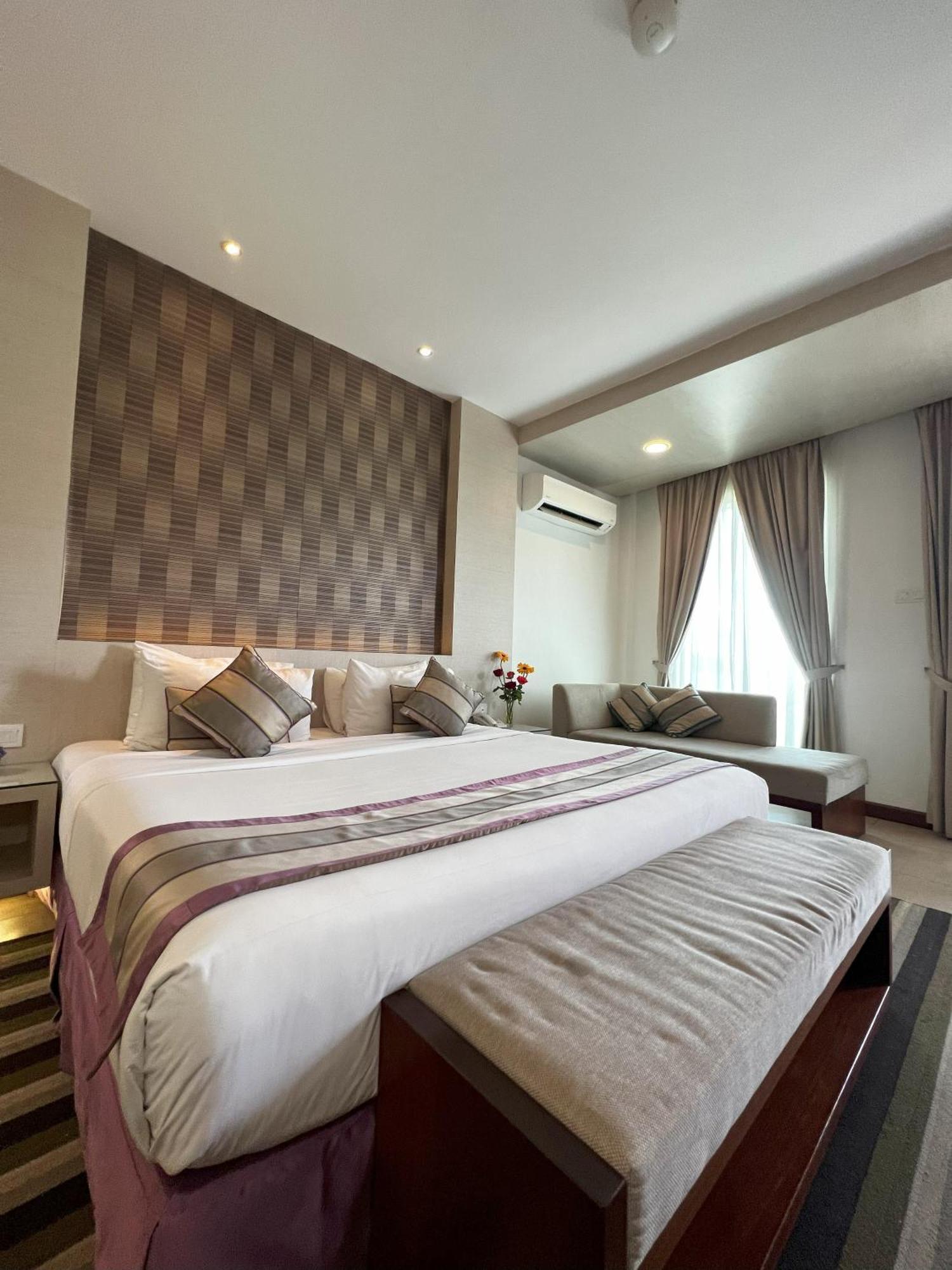 Hotel Cenang Plaza Beach